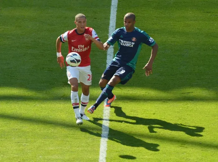 Framed Print : LONDON, ENGLAND - AUGUST 18: Kieran Gibbs of Arsenal takes on Fraizer Campbell of Sunderland during the Barclays Premier League match between Arsenal and Sunderland at Emirates Stadium on August 18, 2012 in London, England. : Arsenal Football
