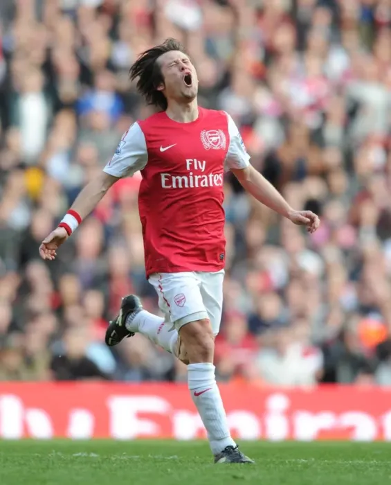 Framed Print : LONDON, ENGLAND - FEBRUARY 26: Tomas Rosicky of Arsenal during the Barclays Premier League match between Arsenal and Tottenham Hotspur at Emirates Stadium on February 26, 2012 in London, England. (Photo by Stuart MacFarlane / Arsenal FC via Framed Print : LONDON, ENGLAND - FEBRUARY 26: Tomas Rosicky of Arsenal during the Barclays Premier League match between Arsenal and Tottenham Hotspur at Emirates Stadium on February 26, 2012 in London, England. (Photo by Stuart MacFarlane / Arsenal FC via