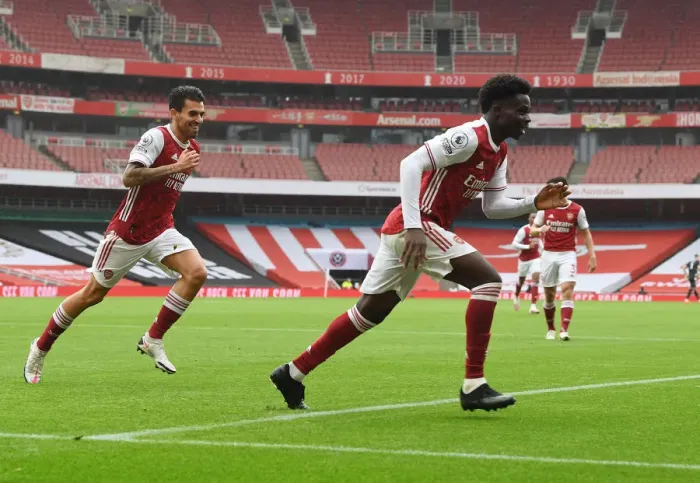 Framed Print : LONDON, ENGLAND - OCTOBER 04: Bukayo Saka celebrates scorign the 1st Arsenal goal during the Premier League match