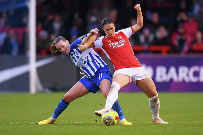 Framed Print : Lotte Wubben-Moy in Action: Arsenal FC vs Brighton & Hove Albion, Women's Super League