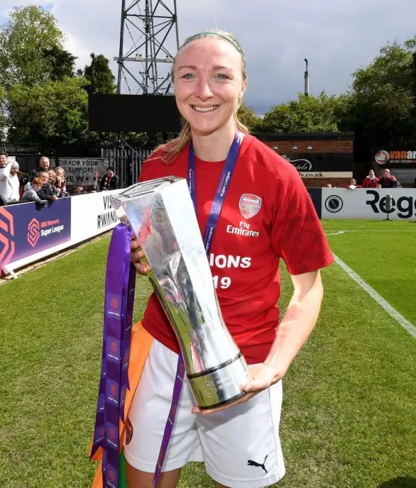Framed Print : Louise Quinn Lifts WSL Trophy: Arsenal Women's Triumph over Manchester City