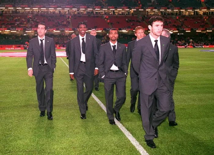 Framed Print : (L>R) Edu, kanu, ashley Cole, Ray Parlour and Martin Keown walk of the pitch Framed Print : (L>R) Edu, kanu, ashley Cole, Ray Parlour and Martin Keown walk of the pitch