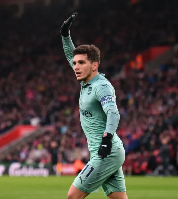 Framed Print : Lucas Torreira in Action: Southampton vs Arsenal, Premier League 2018-19 Framed Print : Lucas Torreira in Action: Southampton vs Arsenal, Premier League 2018-19