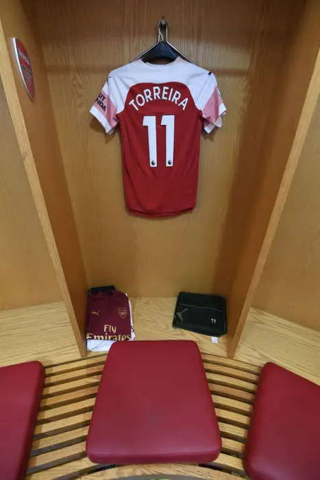 Framed Print : Lucas Torreira's Arsenal Shirt in the Changing Room before Arsenal vs Liverpool (2018-19)