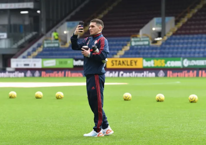 Framed Print : Lucas Torreira's Focus: Arsenal's Key Player Ahead of Burnley Showdown (Premier League 2019-20)
