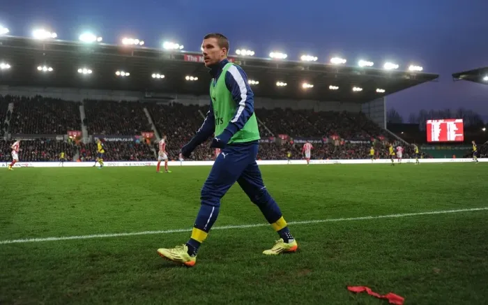 Framed Print : Lukas Podolski in Action: Stoke City vs Arsenal, Premier League 2014-15 Framed Print : Lukas Podolski in Action: Stoke City vs Arsenal, Premier League 2014-15