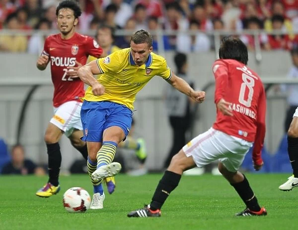 Lukas Podolski vs. Yosuke Kashiwagi: A Battle for Ball Possession in Urawa Red Diamonds vs. Arsenal (2013)