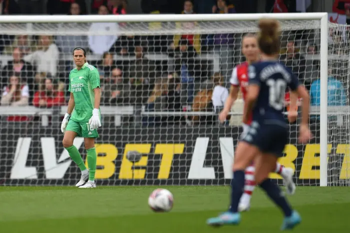 Framed Print : Lydia Williams: Unwavering Focus in Barclays FA WSL Action Framed Print : Lydia Williams: Unwavering Focus in Barclays FA WSL Action