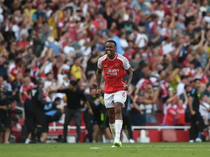 Framed Print : Magalhaes Hat-Trick: Arsenal's Thrilling Victory Over Manchester United (2023-24)