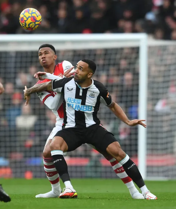 Framed Print : Magalhaes vs Wilson: A Premier League Showdown at Emirates Stadium