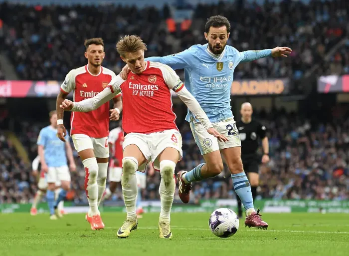 Framed Print : Manchester City v Arsenal FC - Premier League Framed Print : Manchester City v Arsenal FC - Premier League