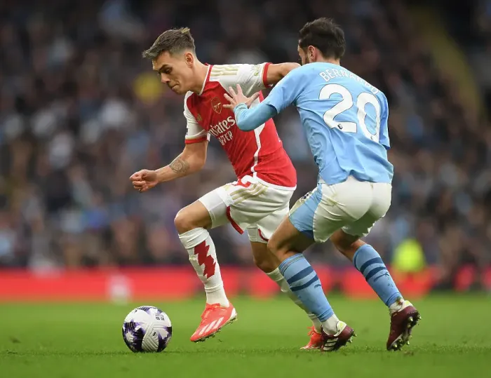 Framed Print : Manchester City v Arsenal FC - Premier League Framed Print : Manchester City v Arsenal FC - Premier League