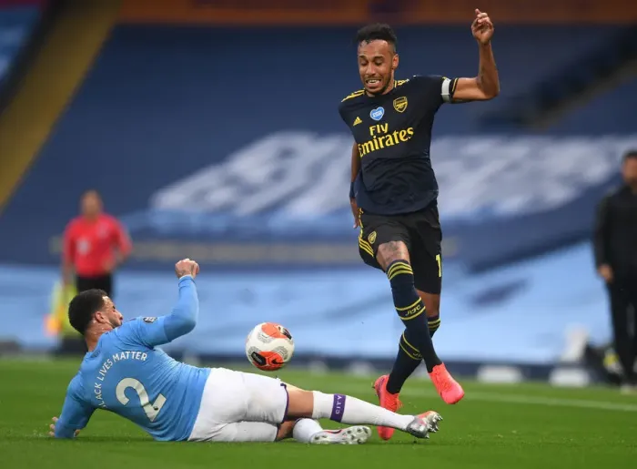 Framed Print : Manchester City vs. Arsenal: Aubameyang vs. Walker - Premier League Clash (2019-20) Framed Print : Manchester City vs. Arsenal: Aubameyang vs. Walker - Premier League Clash (2019-20)