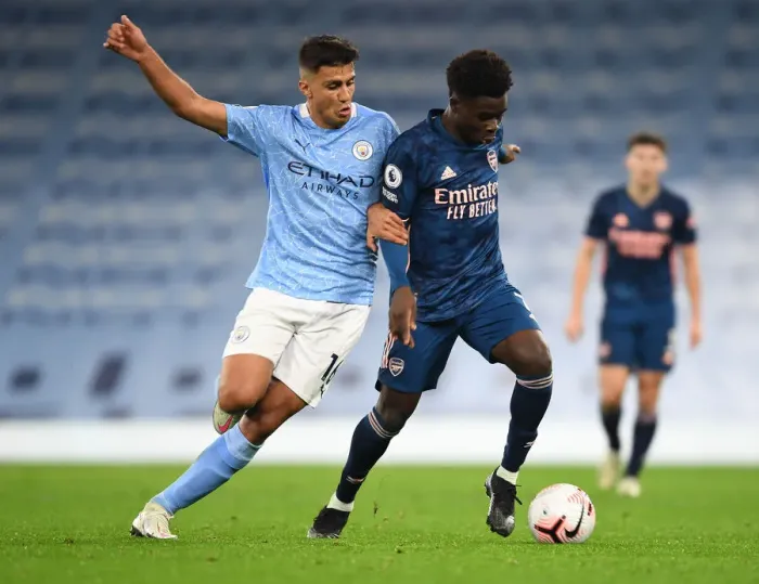 Framed Print : Manchester City vs Arsenal: Bukayo Saka Faces Rodrigo in Empty Etihad Stadium - Premier League 2020-21