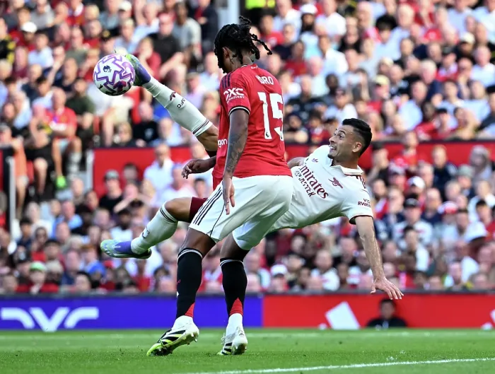 Framed Print : Manchester United v Arsenal - Premier League