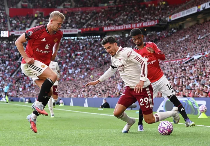Framed Print : Manchester United v Arsenal - Premier League
