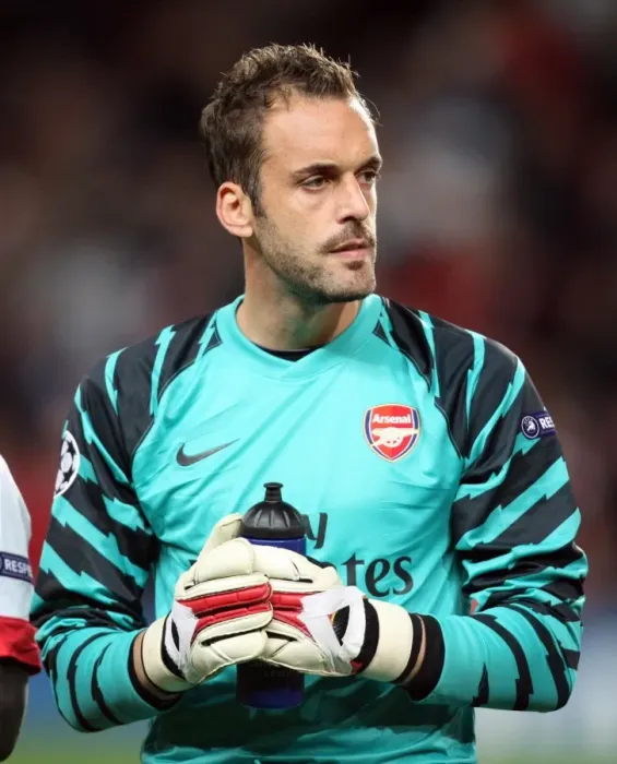 Framed Print : Manuel Almunia (Arsenal). Arsenal 6: 0 SC Braga. UEFA Champions League. Group H Framed Print : Manuel Almunia (Arsenal). Arsenal 6: 0 SC Braga. UEFA Champions League. Group H
