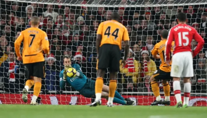 Framed Print : Manuel Almunia (Arsenal) saves Geovanni (Hull) penalty. Arsenal 3: 0 Hull City Framed Print : Manuel Almunia (Arsenal) saves Geovanni (Hull) penalty. Arsenal 3: 0 Hull City