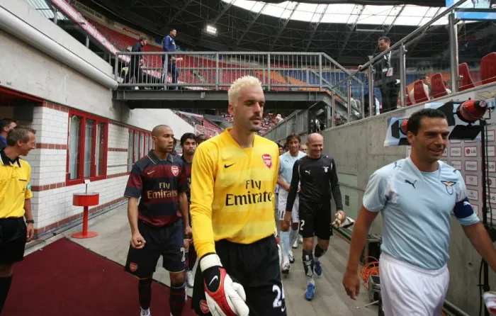 Framed Print : Manuel Almunia: Arsenal's Hero in 2:1 Victory over Lazio at Amsterdam ArenA