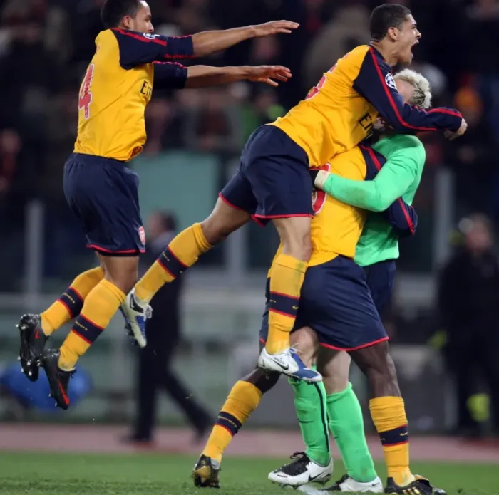 Framed Print : Manuel Almunia celebrates Arsenal winning the penalty