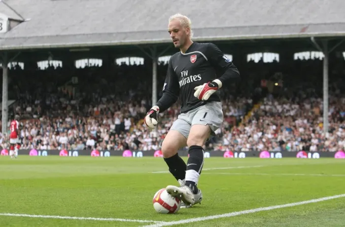 Framed Print : Manuel Almunia: Heroic Performance as Arsenal Edge Past Fulham 1-0, 2008 Framed Print : Manuel Almunia: Heroic Performance as Arsenal Edge Past Fulham 1-0, 2008