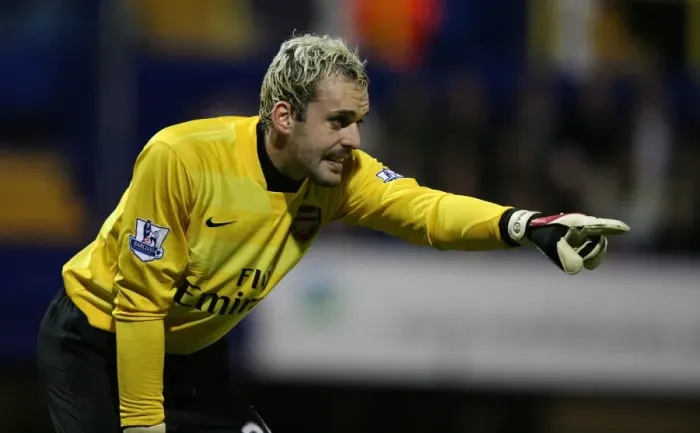 Framed Print : Manuel Almunia: The Unyielding Guardian of Arsenal's Goal at Fratton Park