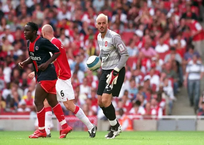 Framed Print : Manuel Almunia's Heroic Performance: Arsenal's 2:1 Win Over Paris Saint-Germain at Emirates Cup, Day One (2007)