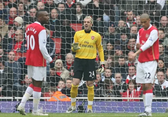 Framed Print : Manuel Almunia's Heroic Performance: Arsenal's Thrilling 2-1 Victory over Tottenham Hotspur (December 22, 2007)