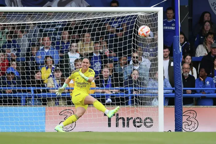 Framed Print : Manuela Zinsberger Goes Head-to-Head with Chelsea in FA Women's Super League Clash