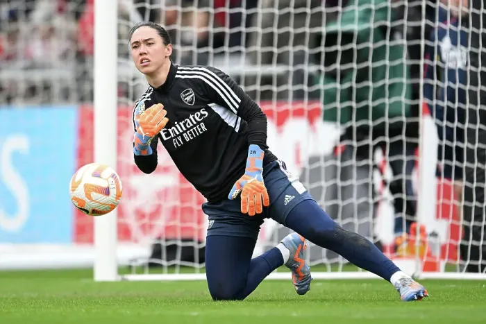 Framed Print : Manuela Zinsberger's Unwavering Concentration: Arsenal Women's Goalkeeper Gears Up Against Manchester City
