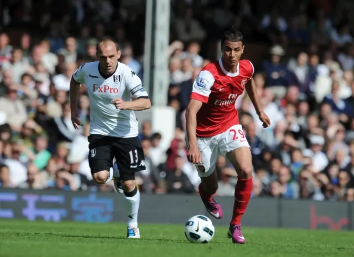 Framed Print : Marouane Chamakh (Arsenal) Danny Murphy (Fulham). Fulham 2: 2 Arsenal, Barclays Premier League