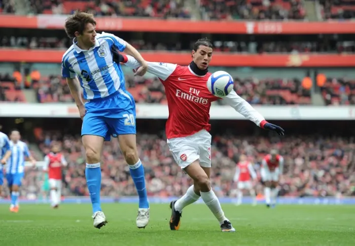 Framed Print : Marouane Chamakh (Arsenal) Kevin Kilbane (Huddersfield). Arsenal 2: 1 Huddersfield Town