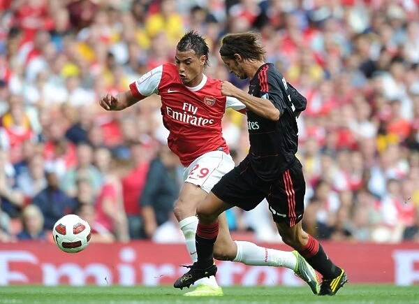 Marouane Chamakh (Arsenal) Luca Antonini (Milan). Arsenal 1: 1 AC Milan
