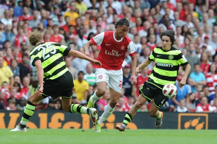 Framed Print : Marouane Chamakh (Arsenal) Thomas Rogne and Efrain Juarez (Celtic). Arsenal 3: 2 Celtic