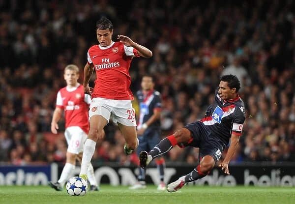 Marouane Chamakh (Arsenal) Vandinho (Braga). Arsenal 6: 0 SC Braga, UEFA Champions League