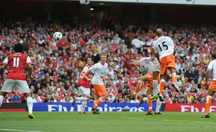 Framed Print : Marouane Chamakh heads past Blackpool goalkeeper Matthew Gilks to score the 6th Arsenal goal