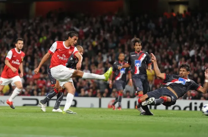 Framed Print : Marouane Chamakh shoots past Braga goalkeeper Felipe to score the 3rd Arsenal goal