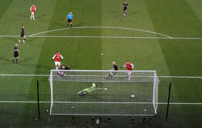 Framed Print : Marouane Chamakh shoots past Orient goalkeeper Jamie Jones to score the 1st Arsenal goal