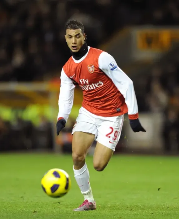 Framed Print : Marouane Chamakh's Brace: Arsenal Dominate Wolverhampton Wanderers 2-0 in Premier League