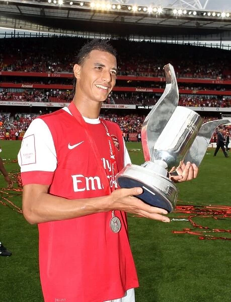 Marouane Chamakh's Game-Winning Goal: Arsenal's Triumph over Celtic in the Emirates Cup (3-2)
