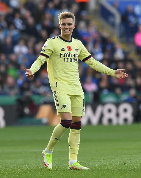 Martin Odegaard in Action: Arsenal vs. Leicester City, Premier League 2021-22
