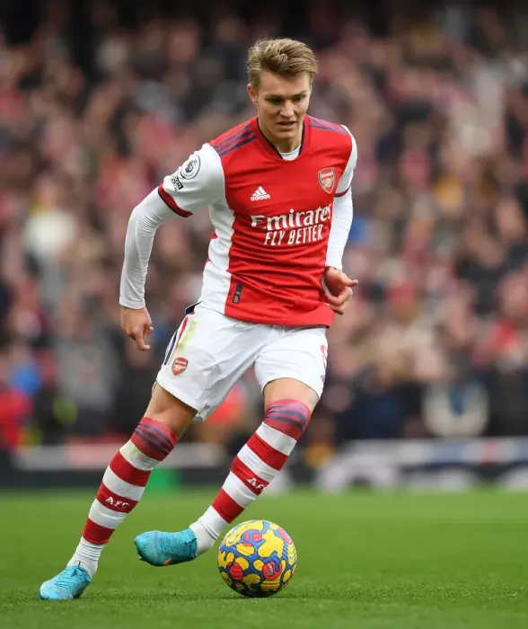 Framed Print : Martin Odegaard in Action: Arsenal vs. Brentford, Premier League 2021-22 Framed Print : Martin Odegaard in Action: Arsenal vs. Brentford, Premier League 2021-22