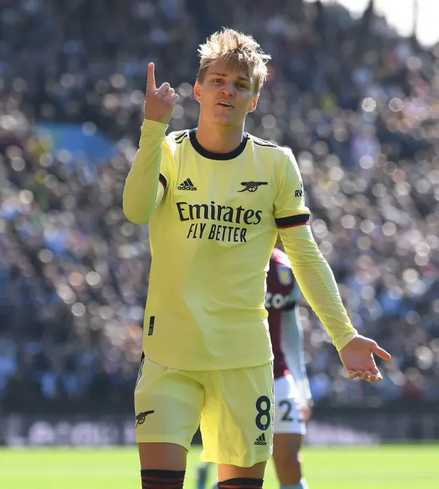 Framed Print : Martin Odegaard in Action: Arsenal vs. Aston Villa, Premier League 2021-22 Framed Print : Martin Odegaard in Action: Arsenal vs. Aston Villa, Premier League 2021-22