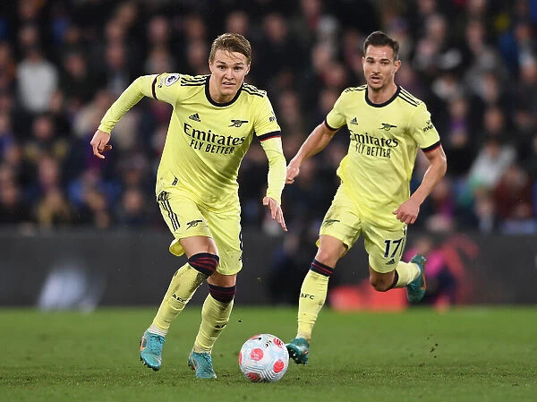 Martin Odegaard in Action: Arsenal vs. Crystal Palace - Premier League Clash (2021-22)