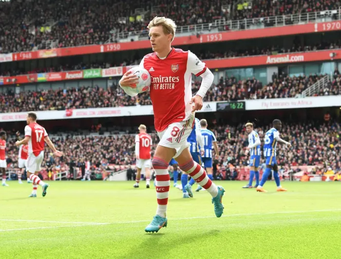 Framed Print : Martin Odegaard in Action: Arsenal vs Brighton & Hove Albion, Premier League 2021-22