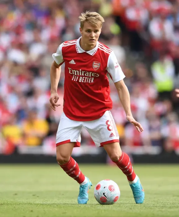 Framed Print : Martin Odegaard in Action: Arsenal vs Everton, Premier League 2021-22 Framed Print : Martin Odegaard in Action: Arsenal vs Everton, Premier League 2021-22