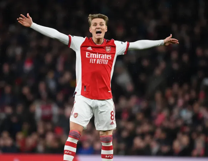 Framed Print : Martin Odegaard in Action: Arsenal vs Liverpool, Premier League 2021-22, Emirates Stadium
