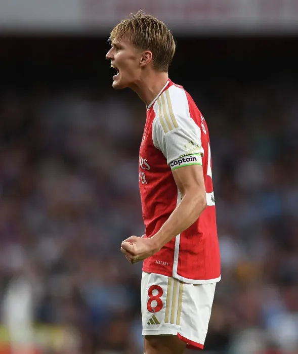 Framed Print : Martin Odegaard in Action: Arsenal vs Manchester City, Premier League 2023-24 Framed Print : Martin Odegaard in Action: Arsenal vs Manchester City, Premier League 2023-24