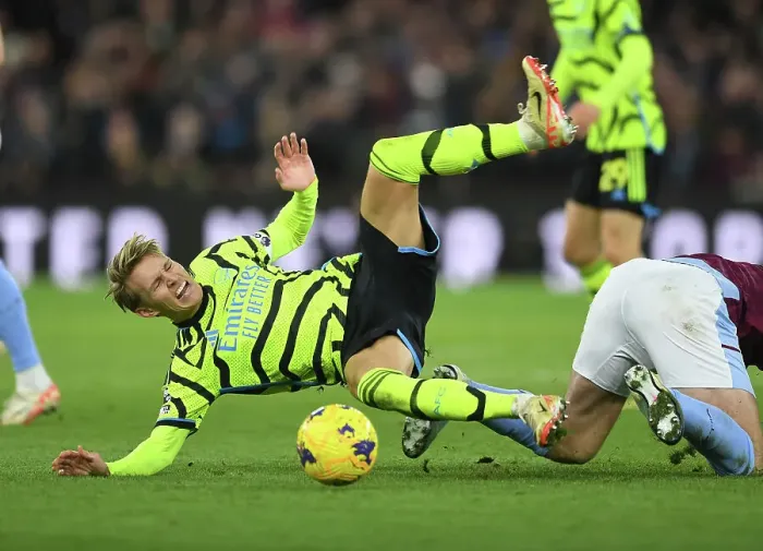 Framed Print : Martin Odegaard in Action: Arsenal's Midfield Maestro Shines Against Aston Villa in the Premier League 2023-24