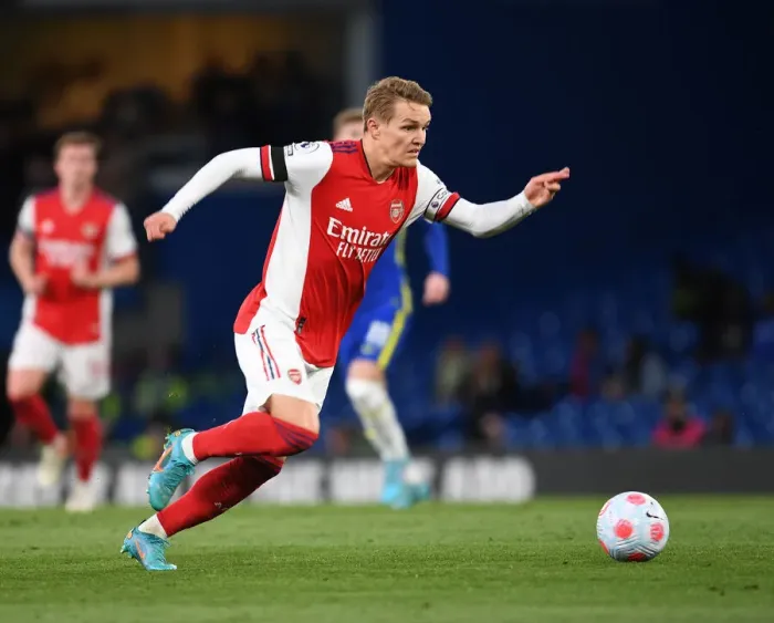Framed Print : Martin Odegaard in Action: Chelsea vs. Arsenal, Premier League 2021-22 Framed Print : Martin Odegaard in Action: Chelsea vs. Arsenal, Premier League 2021-22